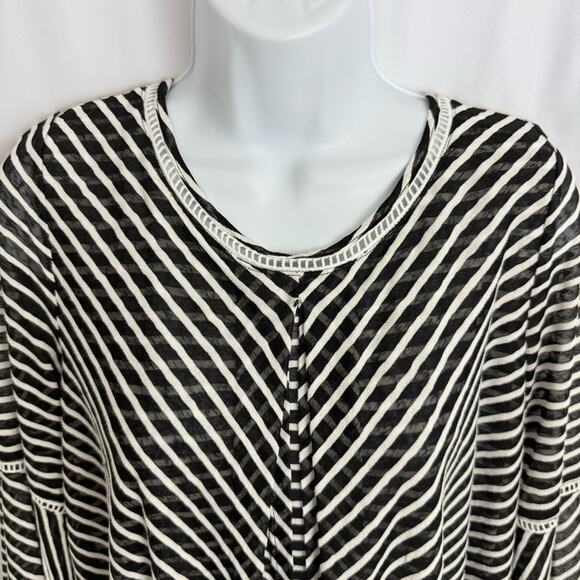 Studio JPR Bell Sleeve Layered Top Size Small - Picture 2 of 11